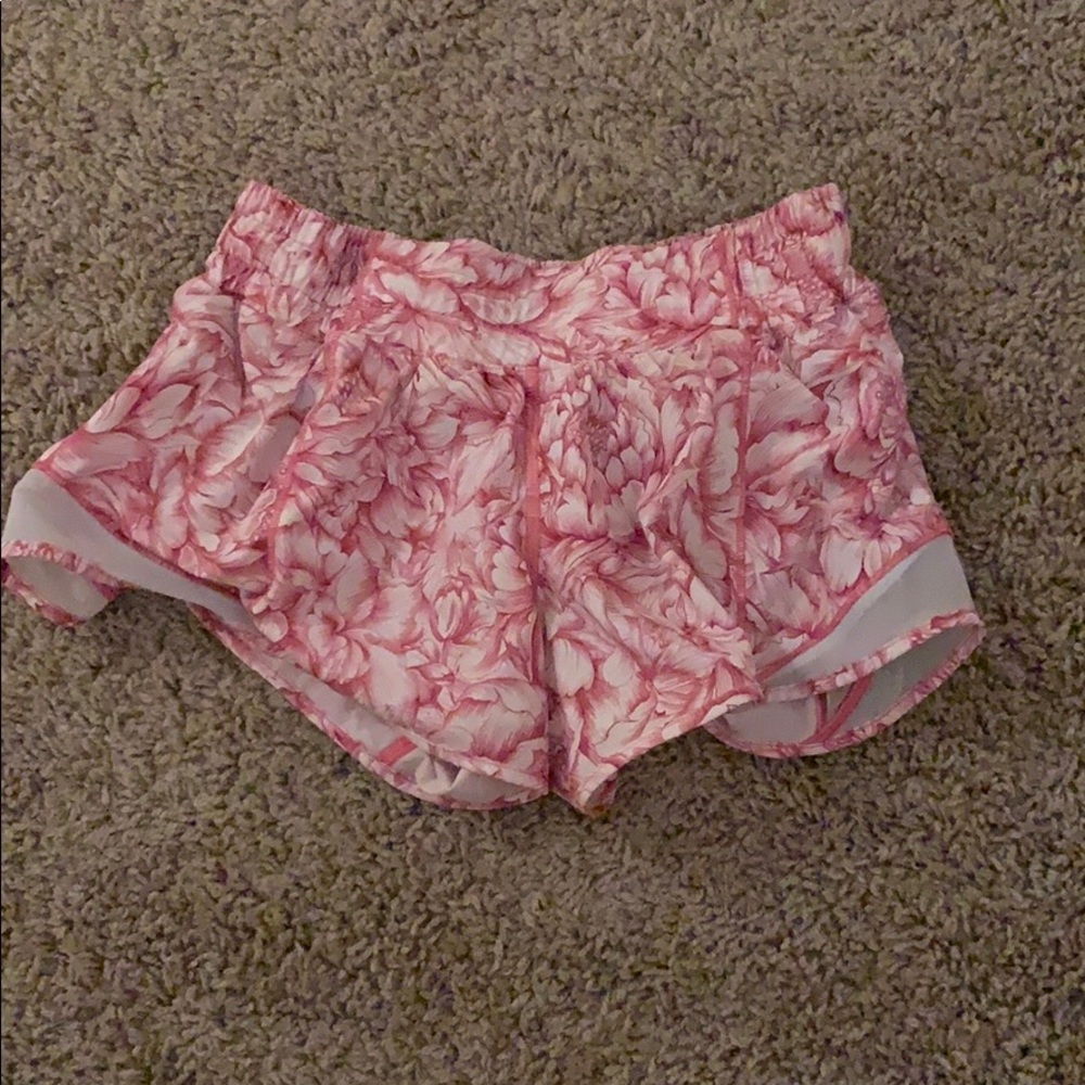 Lululemon hotty hot 2.5 shorts